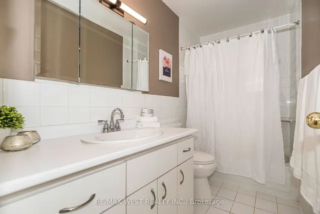 Additional image 15 of 42 Sir Raymond Dr