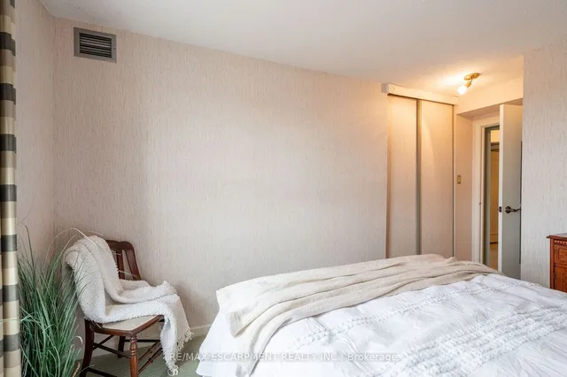 Additional image 25 of 5280 Lakeshore Rd Unit 911