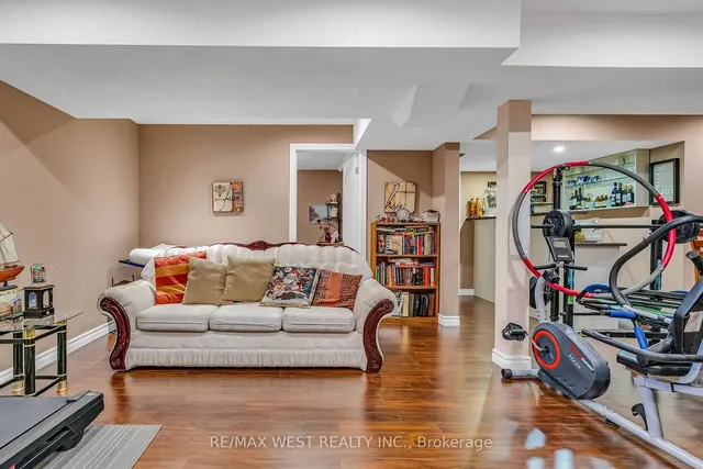 Additional image 12 of 8 Lampman Dr