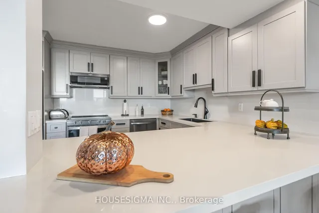 Additional image 33 of 716 The West Mall Unit 1402