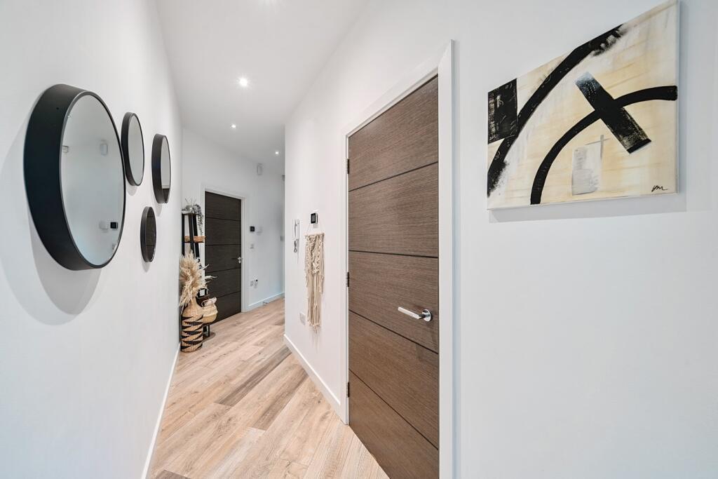 Additional image 9 of Great North Road, Hatfield, AL9