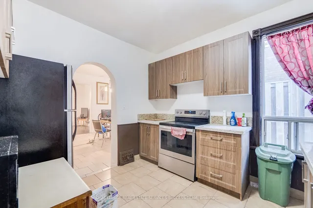 Additional image 16 of 109 Sanford Ave