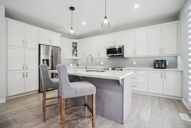 Additional image 11 of 688 Kennedy Circ