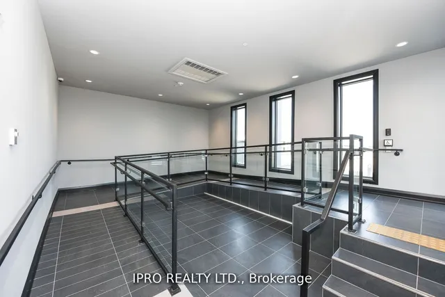 Additional image 27 of 95 Dundas St W St Unit 004