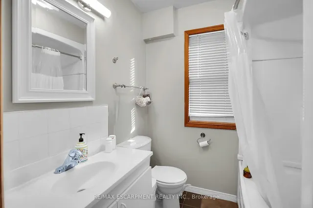 Additional image 18 of 21 Paisley Ave