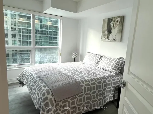 Additional image 11 of 18 Yonge St Unit 1213