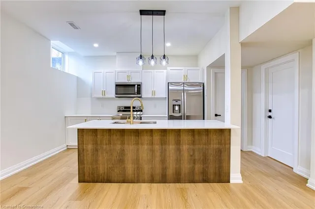 Additional image 31 of 67 Creanona Blvd