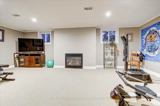 Additional image 34 of 284 Burnett Ave