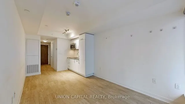 Additional image 5 of 27 Bathurst St Unit 719