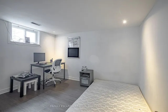 Additional image 29 of 86 Whitney Ave