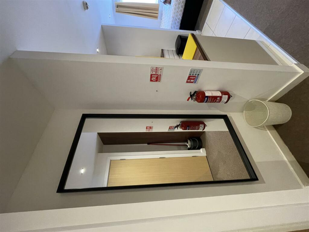 Additional image 8 of C6G Second