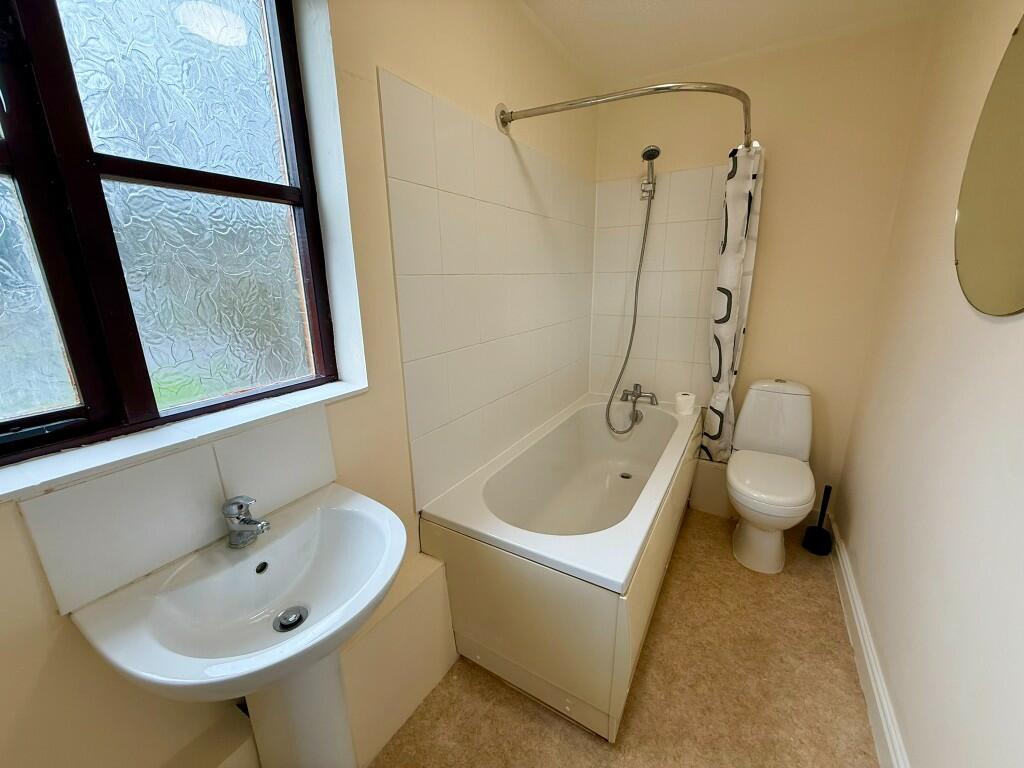 Additional image 7 of Henstridge