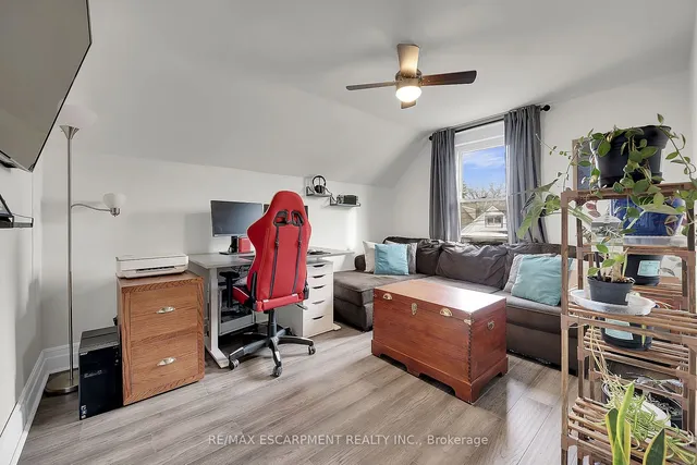 Additional image 23 of 53 1/2 Robins Ave