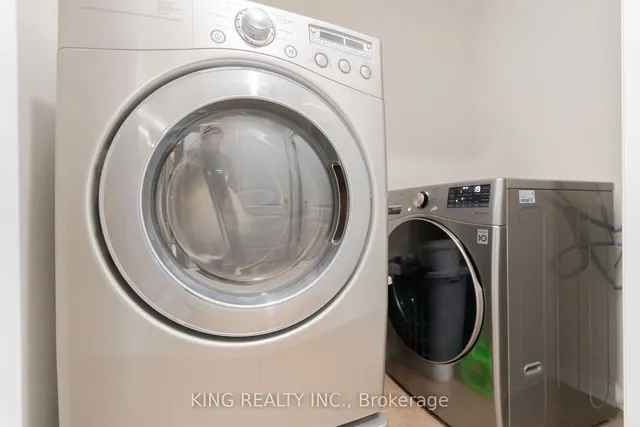 Additional image 33 of 54 COACHLIGHT Cres