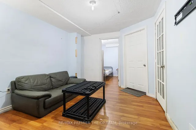 Additional image 35 of 922 Ledbury Cres