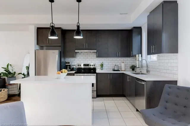 Additional image 10 of 219 Dundas St Unit 44