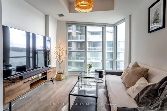 Additional image 15 of 55 Merchants' Wharf Unit 619