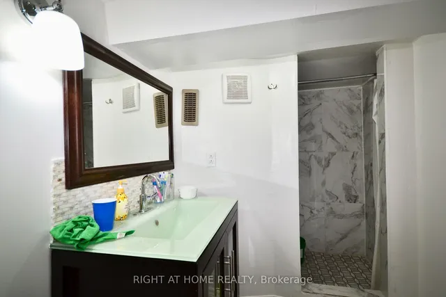 Additional image 7 of 24 Spadina Ave