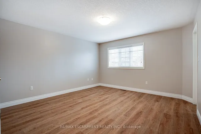 Additional image 14 of 24 Marina Point Cres