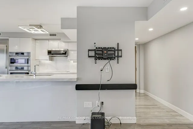 Additional image 29 of 1001 Bay St Unit 3211