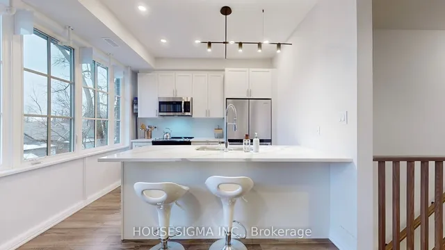 Additional image 8 of 12 Blanshard St Unit 309