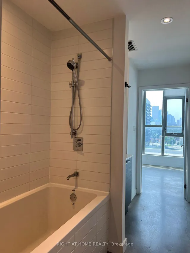 Additional image 18 of 625 Queen St Unit 607