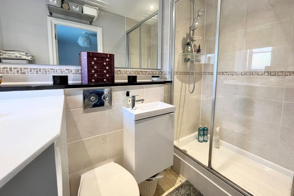 Additional image 4 of Page Place, Frogmore, St. Albans, Hertfordshire, AL2