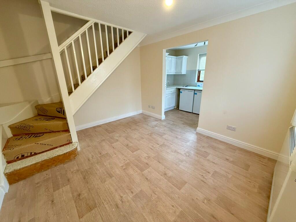 Additional image 3 of Henstridge