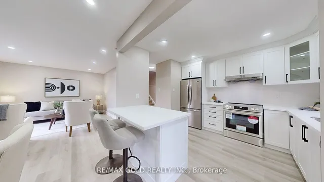 Additional image 10 of 23 Hallcrown Crt