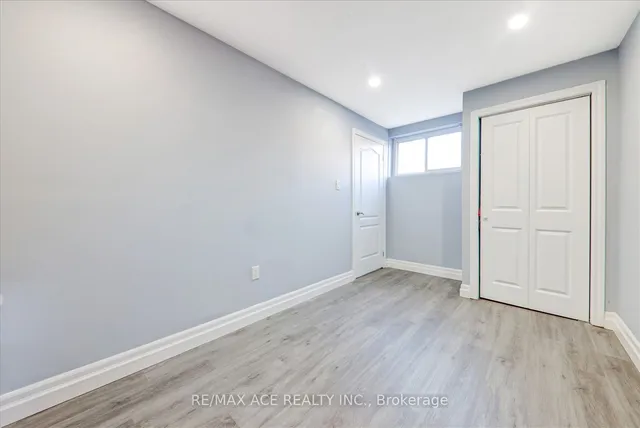 Additional image 26 of 121 Cultra Sq