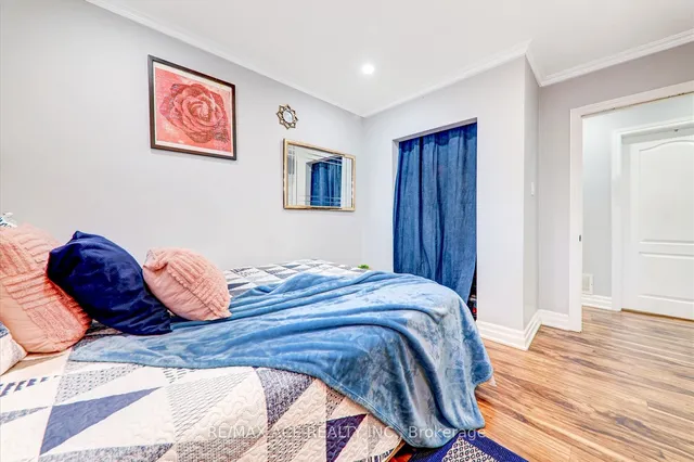 Additional image 22 of 121 Cultra Sq