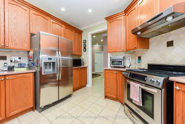 Additional image 10 of 37 Bluffwood Cres