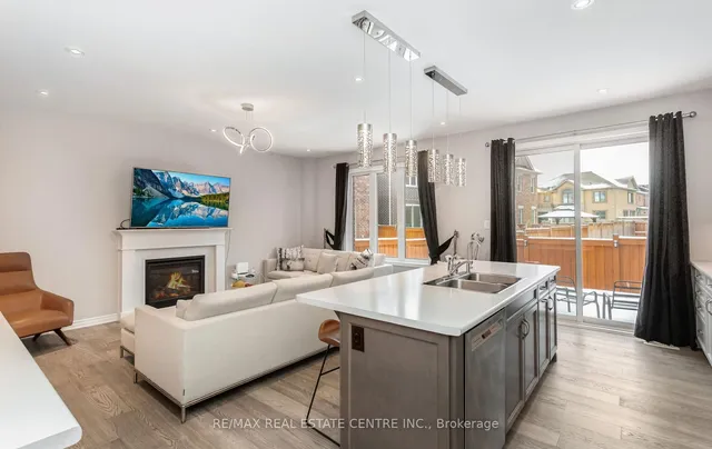 Additional image 15 of 949 logan Dr