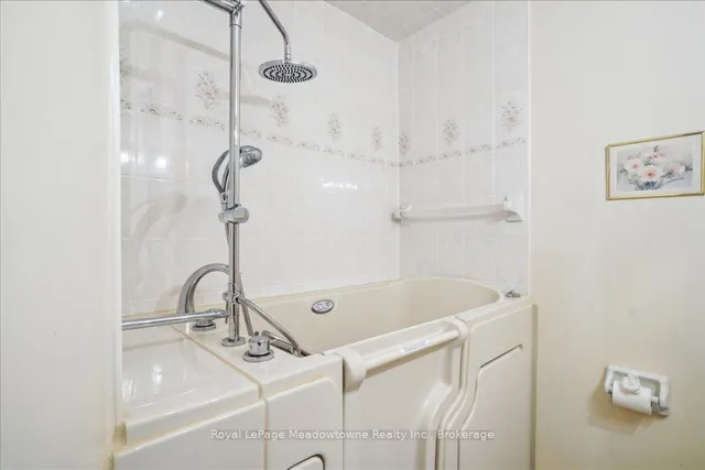 Additional image 30 of 21 Shaver Ave