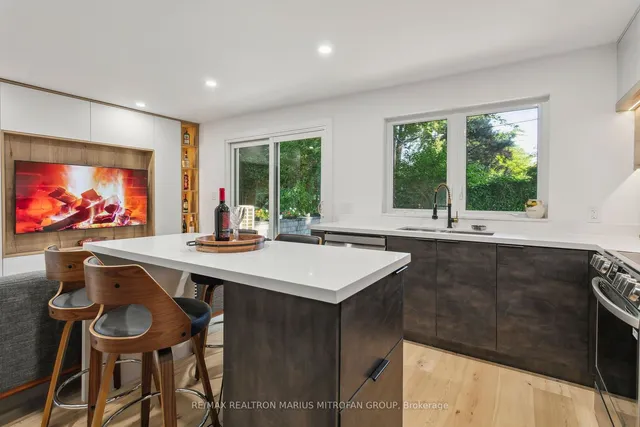 Additional image 30 of 21 Toynbee Tr