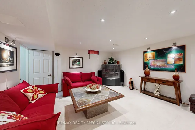 Additional image 29 of 39B Newington Cres