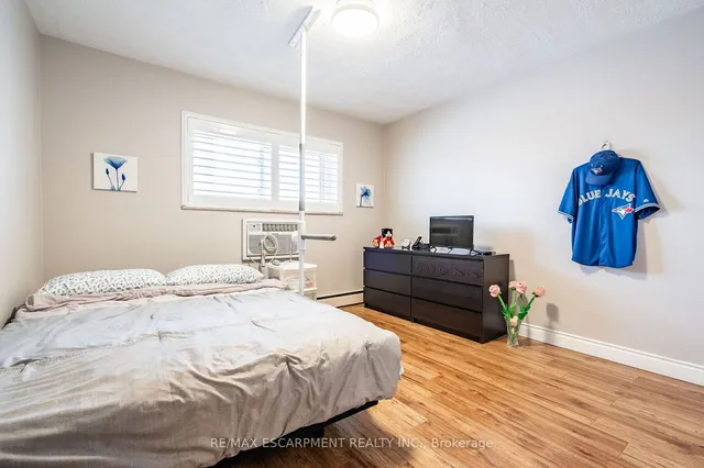 Additional image 23 of 10 WOODMAN Dr Unit 304