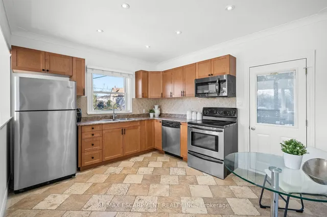 Additional image 11 of 1053 HELENA St