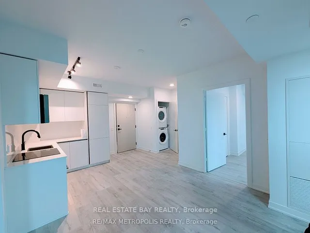 Additional image 16 of 327 King St Unit 4104