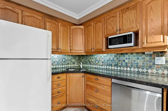 Additional image 15 of 79 Braeheid Ave Unit 16