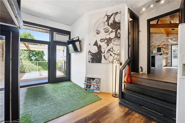 Additional image 40 of 33 Leslie Dr