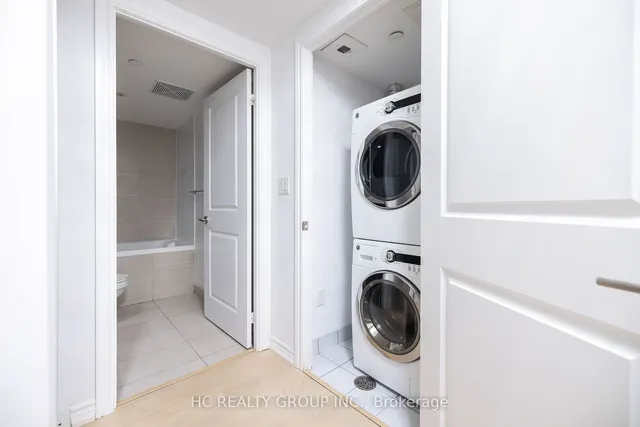 Additional image 12 of 386 Yonge St Unit 819