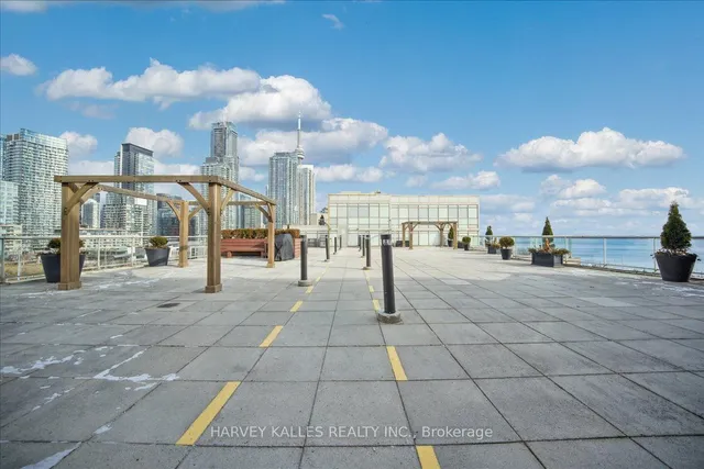 Additional image 35 of 550 Queens Quay Unit 809