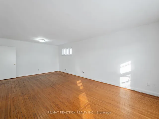 Additional image 3 of 10 Laurelcrest Ave