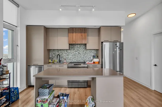 Additional image 15 of 10 Lagerfeld Dr