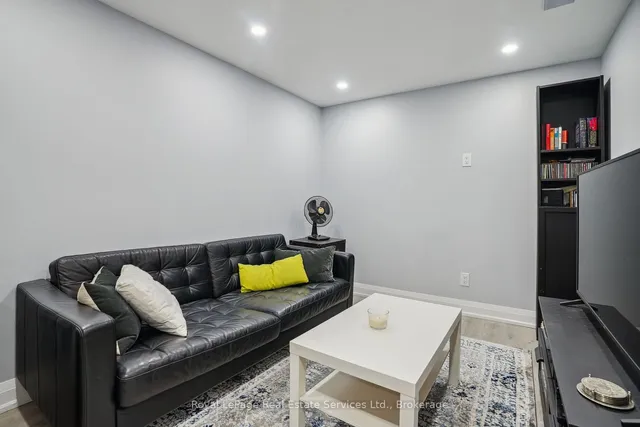 Additional image 27 of 688 Kennedy Circ