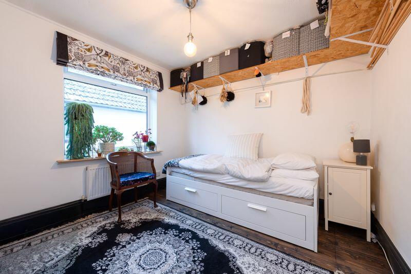 Additional image 9 of Holt