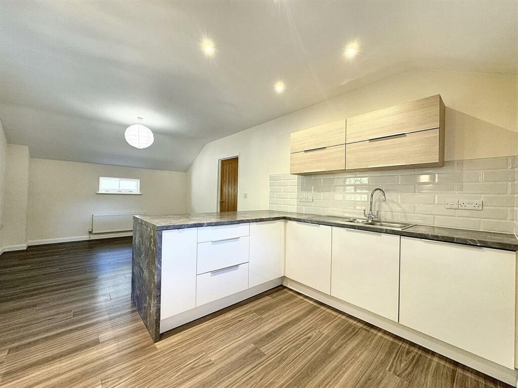 Additional image 11 of High Street, Oakhill