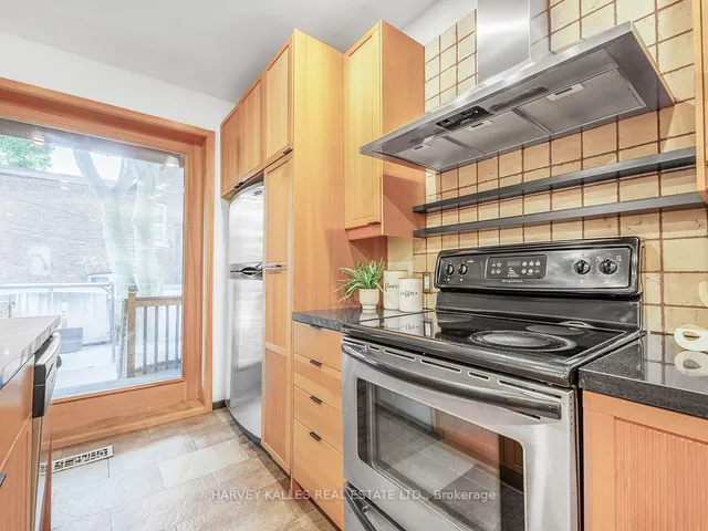 Additional image 15 of 2053 Gerrard St