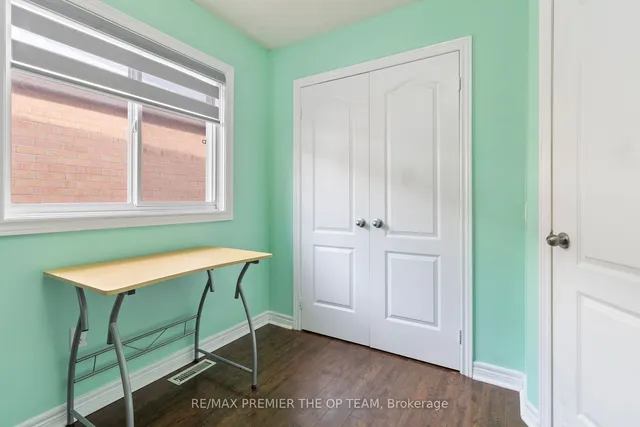 Additional image 24 of 922 Ledbury Cres